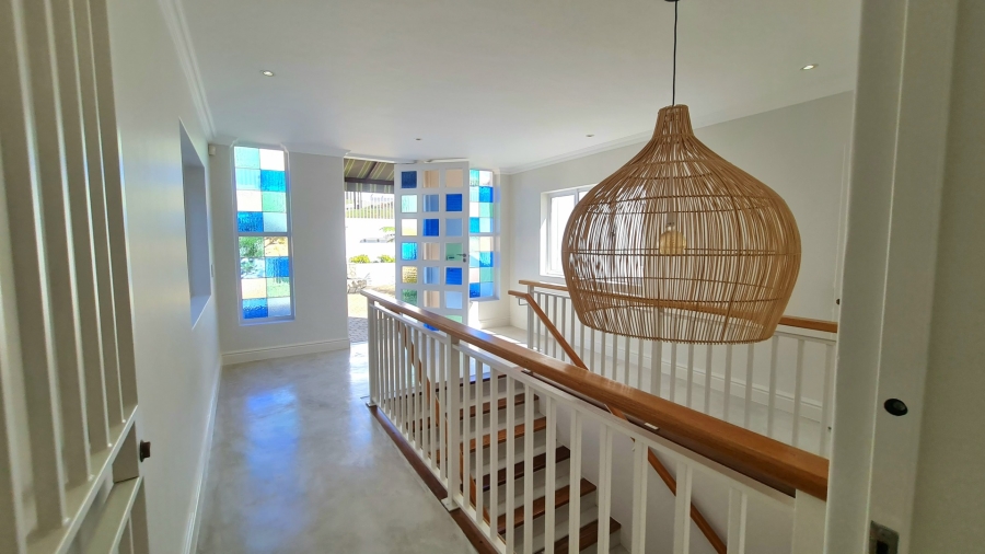 7 Bedroom Property for Sale in Whale Rock Western Cape